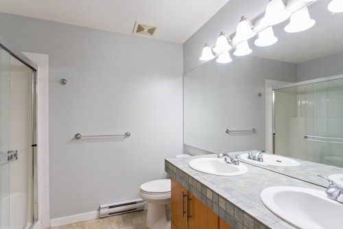 25-20460 66 Avenue, Langley, BC - Indoor Photo Showing Bathroom