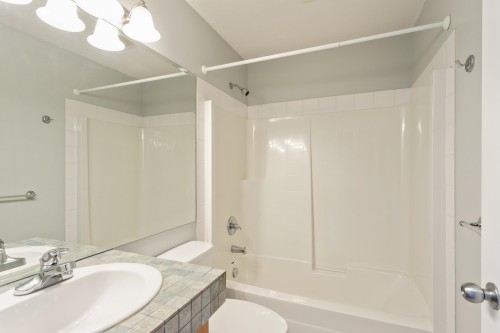 25-20460 66 Avenue, Langley, BC - Indoor Photo Showing Bathroom
