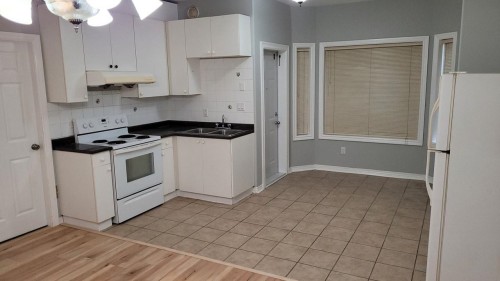 17105 Greenway Drive, Surrey, BC - Indoor Photo Showing Kitchen With Double Sink