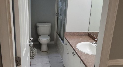 17105 Greenway Drive, Surrey, BC - Indoor Photo Showing Bathroom