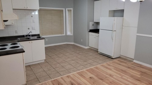 17105 Greenway Drive, Surrey, BC - Indoor Photo Showing Kitchen With Double Sink