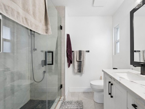 14912 57 Avenue, Surrey, BC - Indoor Photo Showing Bathroom