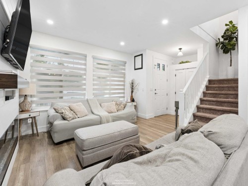14912 57 Avenue, Surrey, BC - Indoor Photo Showing Living Room