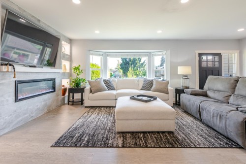 17081 60A Avenue, Surrey, BC - Indoor Photo Showing Living Room With Fireplace