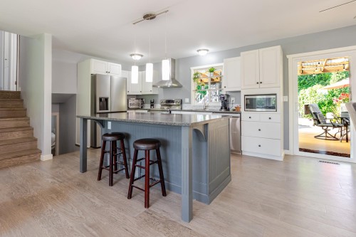 17081 60A Avenue, Surrey, BC - Indoor Photo Showing Kitchen With Upgraded Kitchen