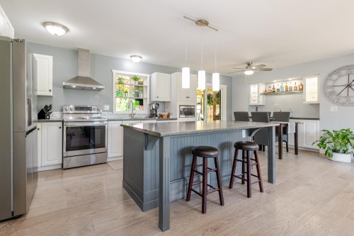 17081 60A Avenue, Surrey, BC - Indoor Photo Showing Kitchen With Upgraded Kitchen