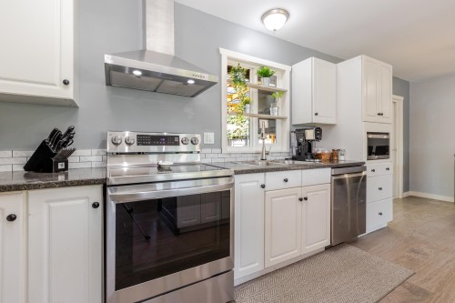 17081 60A Avenue, Surrey, BC - Indoor Photo Showing Kitchen With Double Sink