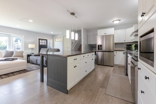 17081 60A Avenue, Surrey, BC - Indoor Photo Showing Kitchen