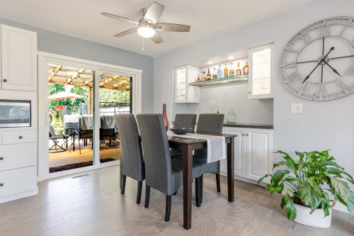17081 60A Avenue, Surrey, BC - Indoor Photo Showing Dining Room