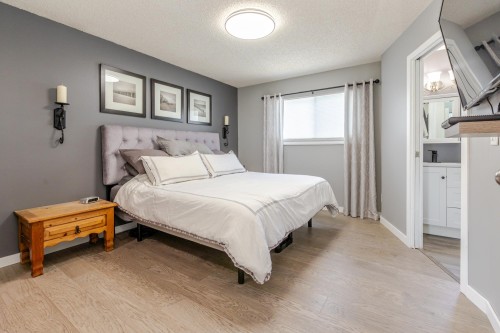 17081 60A Avenue, Surrey, BC - Indoor Photo Showing Bedroom