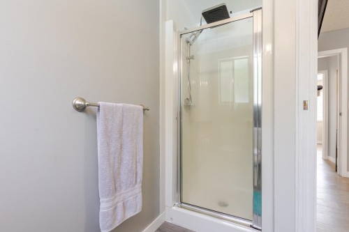 17081 60A Avenue, Surrey, BC - Indoor Photo Showing Bathroom
