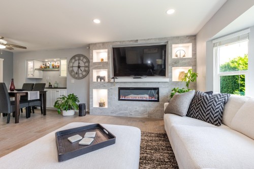 17081 60A Avenue, Surrey, BC - Indoor Photo Showing Living Room With Fireplace