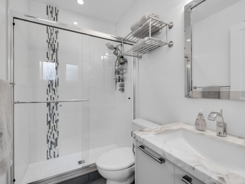 942 Keil Street, White Rock, BC - Indoor Photo Showing Bathroom