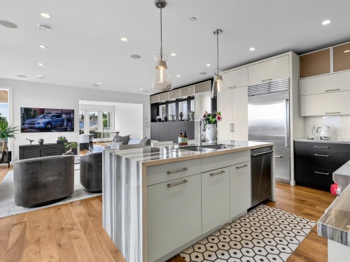 942 Keil Street, White Rock, BC - Indoor Photo Showing Kitchen With Upgraded Kitchen