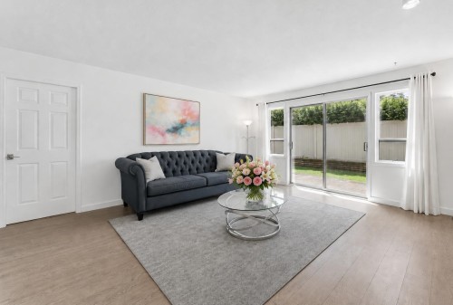 14996 Southmere Close, Surrey, BC - Indoor Photo Showing Living Room