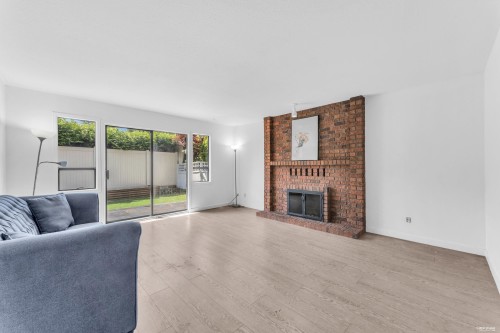 14996 Southmere Close, Surrey, BC - Indoor Photo Showing Living Room With Fireplace