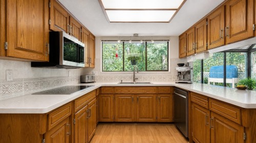 11715 Chateau Wynd, Delta, BC - Indoor Photo Showing Kitchen With Double Sink