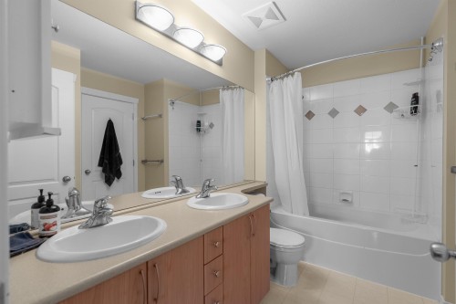 55-5839 Panorama Drive, Surrey, BC - Indoor Photo Showing Bathroom