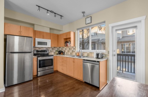 55-5839 Panorama Drive, Surrey, BC - Indoor Photo Showing Kitchen With Double Sink