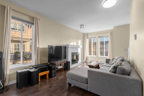 55-5839 Panorama Drive, Surrey, BC - Indoor Photo Showing Living Room With Fireplace