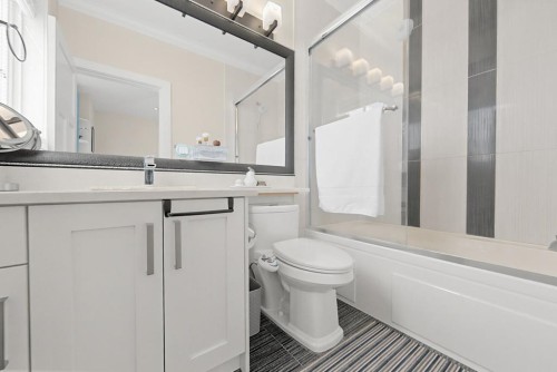 19675 70A Avenue, Langley, BC - Indoor Photo Showing Bathroom