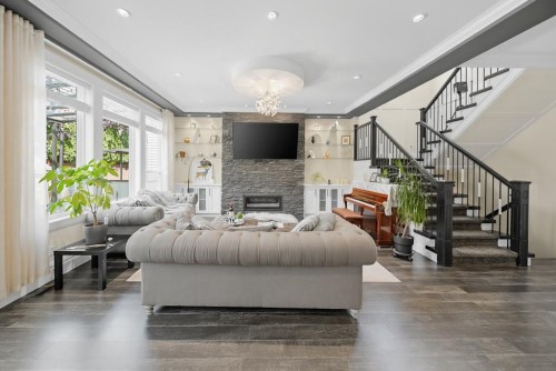 19675 70A Avenue, Langley, BC - Indoor Photo Showing Living Room With Fireplace