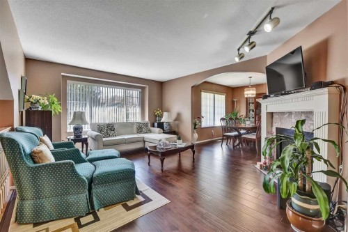 9256 152 Street, Surrey, BC - Indoor Photo Showing Living Room With Fireplace