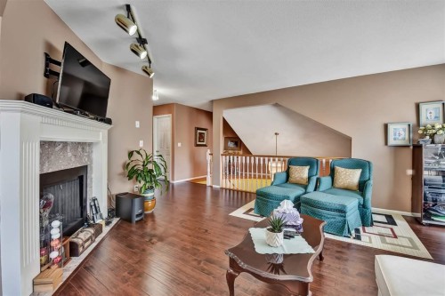 9256 152 Street, Surrey, BC - Indoor Photo Showing Living Room With Fireplace