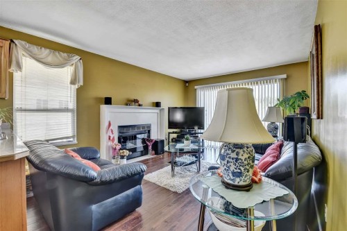 9256 152 Street, Surrey, BC - Indoor Photo Showing Living Room With Fireplace