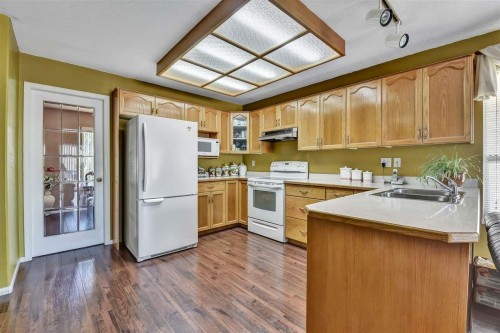 9256 152 Street, Surrey, BC - Indoor Photo Showing Kitchen With Double Sink