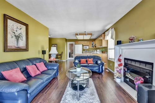9256 152 Street, Surrey, BC - Indoor Photo Showing Living Room With Fireplace