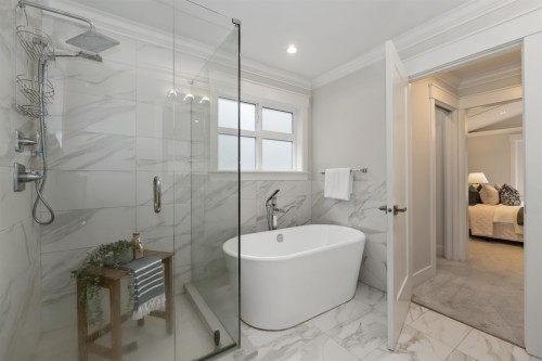 17138 0A Avenue, Surrey, BC - Indoor Photo Showing Bathroom
