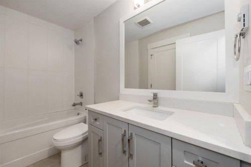 17138 0A Avenue, Surrey, BC - Indoor Photo Showing Bathroom