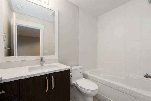 17138 0A Avenue, Surrey, BC - Indoor Photo Showing Bathroom
