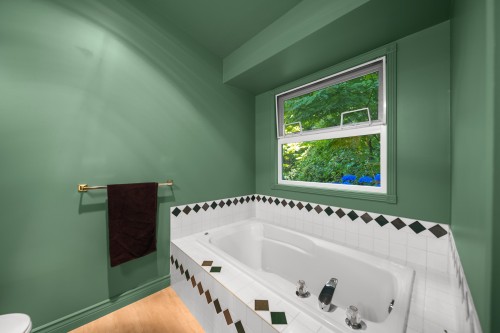 29985 Downes Road, Abbotsford, BC - Indoor Photo Showing Bathroom