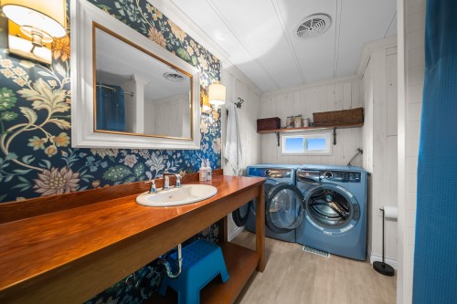 29985 Downes Road, Abbotsford, BC - Indoor Photo Showing Laundry Room