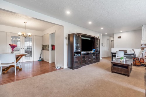 32670 Avalon Crescent, Abbotsford, BC - Indoor Photo Showing Living Room