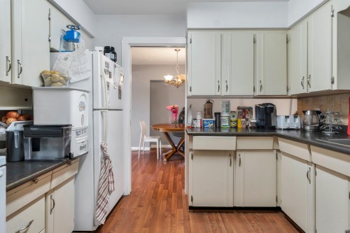 32670 Avalon Crescent, Abbotsford, BC - Indoor Photo Showing Kitchen