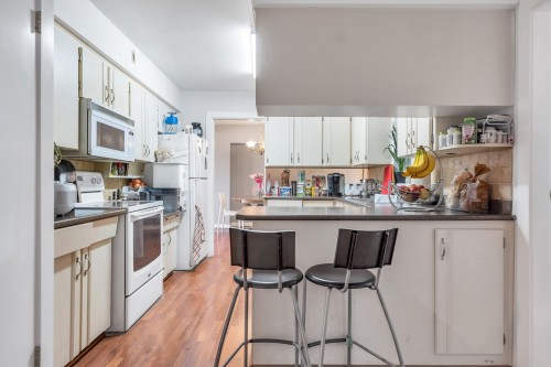 32670 Avalon Crescent, Abbotsford, BC - Indoor Photo Showing Kitchen