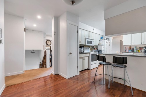 32670 Avalon Crescent, Abbotsford, BC - Indoor Photo Showing Kitchen