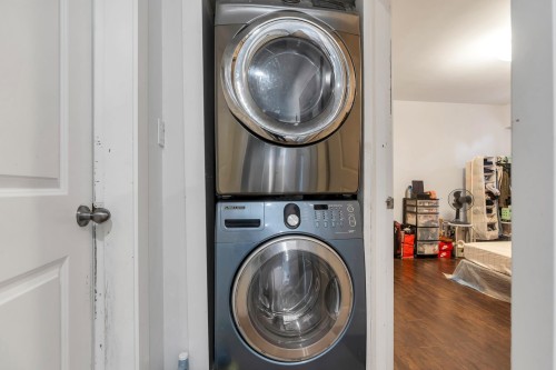 32670 Avalon Crescent, Abbotsford, BC - Indoor Photo Showing Laundry Room