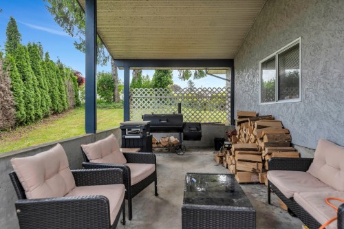 32670 Avalon Crescent, Abbotsford, BC - Outdoor With Deck Patio Veranda With Exterior
