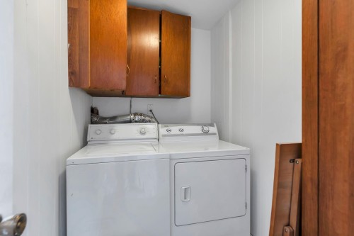 32670 Avalon Crescent, Abbotsford, BC - Indoor Photo Showing Laundry Room
