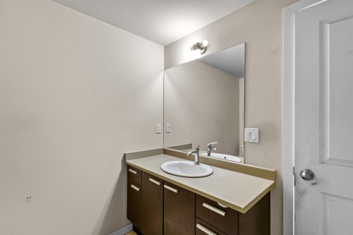301-10499 University Drive, Surrey, BC - Indoor Photo Showing Bathroom