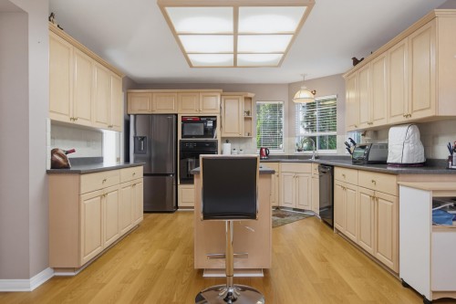 19128 63 Avenue, Surrey, BC - Indoor Photo Showing Kitchen