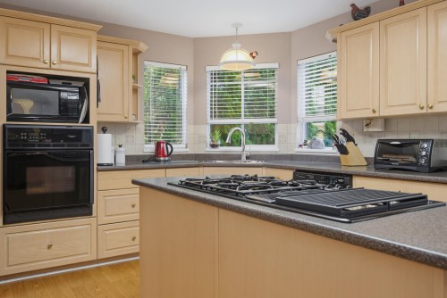 19128 63 Avenue, Surrey, BC - Indoor Photo Showing Kitchen