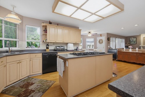 19128 63 Avenue, Surrey, BC - Indoor Photo Showing Kitchen With Double Sink