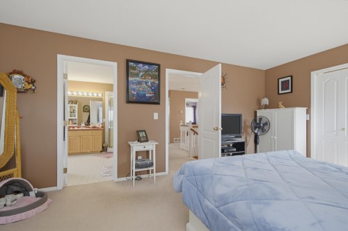 19128 63 Avenue, Surrey, BC - Indoor Photo Showing Bedroom