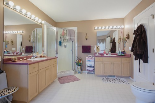 19128 63 Avenue, Surrey, BC - Indoor Photo Showing Bathroom