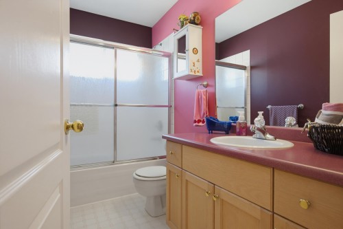 19128 63 Avenue, Surrey, BC - Indoor Photo Showing Bathroom